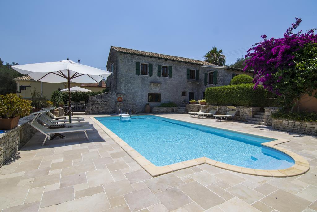 Vila Kiparissi Kourtaiika Exteriér fotografie