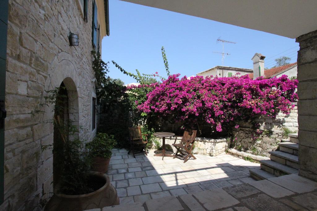 Vila Kiparissi Kourtaiika Exteriér fotografie